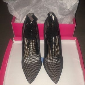 Women black pumps size 9.5